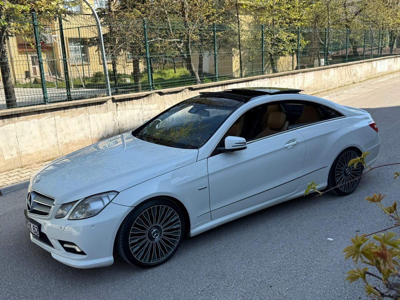 2011 Mercedes-Benz E Serisi E 250 CGI Premium — fotoğraf 1